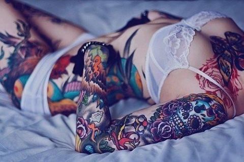 Une histoire fascinante de femmes avec des tatouages - obsession addict - 2